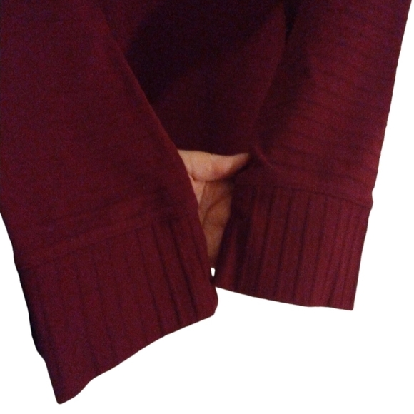 Liz Claiborne Wine Red Ribbed Button Shoulder 3/4 Sleeved Top S - Picture 3 of 7